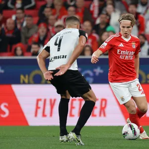 Andreas Schjeldrup dribbelt