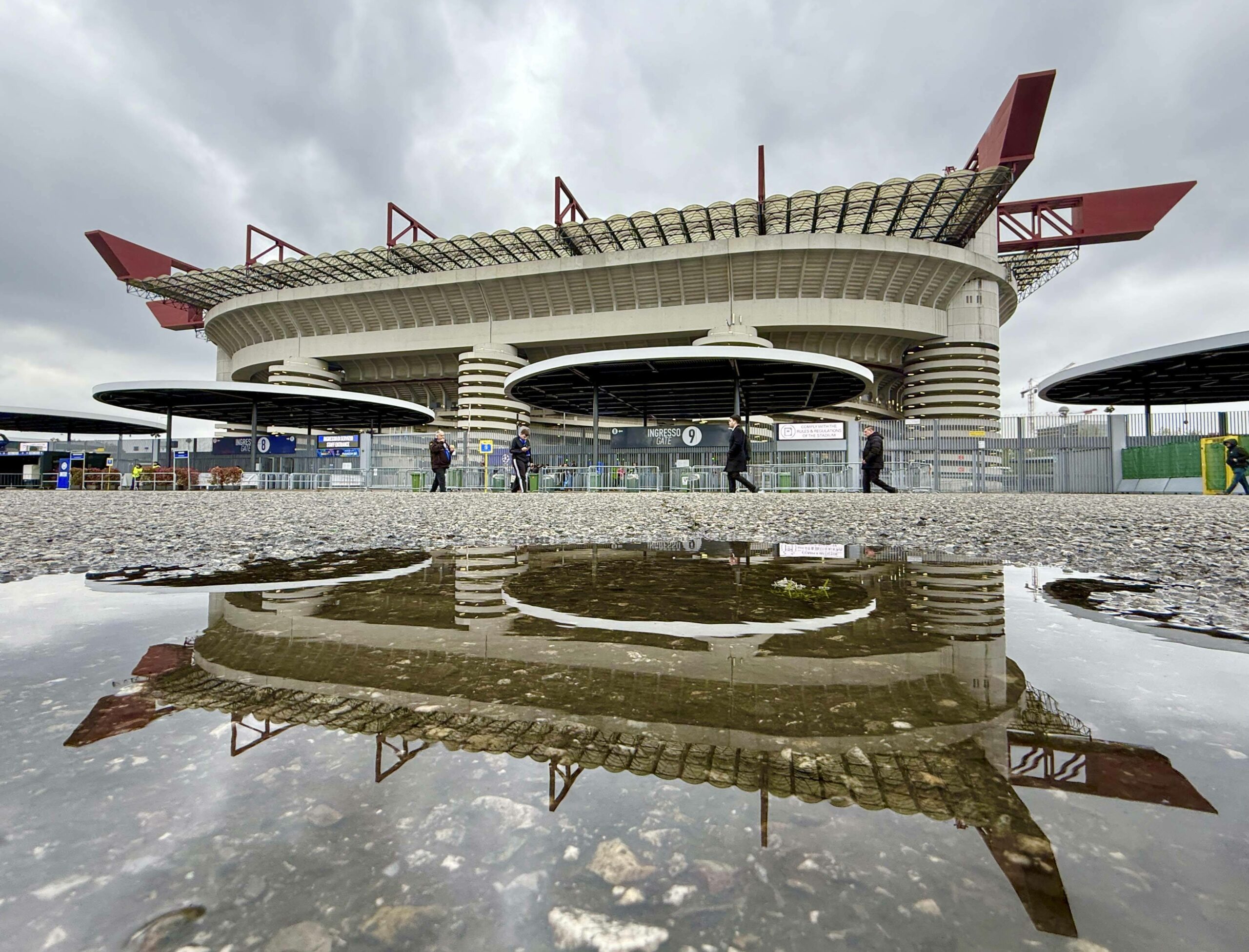 Das Giuseppe-Meazza-Stadion, besser bekannt als San Siro, an einem regnerischen Tag in Mailand