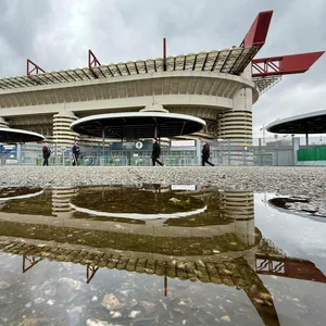 Das Giuseppe-Meazza-Stadion, besser bekannt als San Siro, an einem regnerischen Tag in Mailand