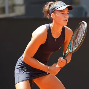 Tessa Brockmann wartet auf den gegnerischen Aufschlag bei den MSC Hamburg Ladies Open