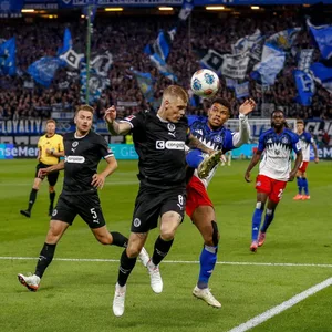 Eric Smith gegen Ransford Königsdörffer