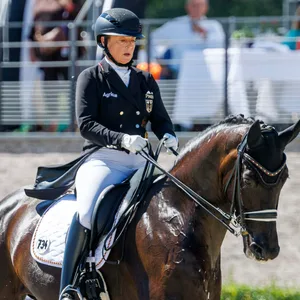 Dressur-Star Isabell Werth bei einem Wettkampf auf ihrem Pferd