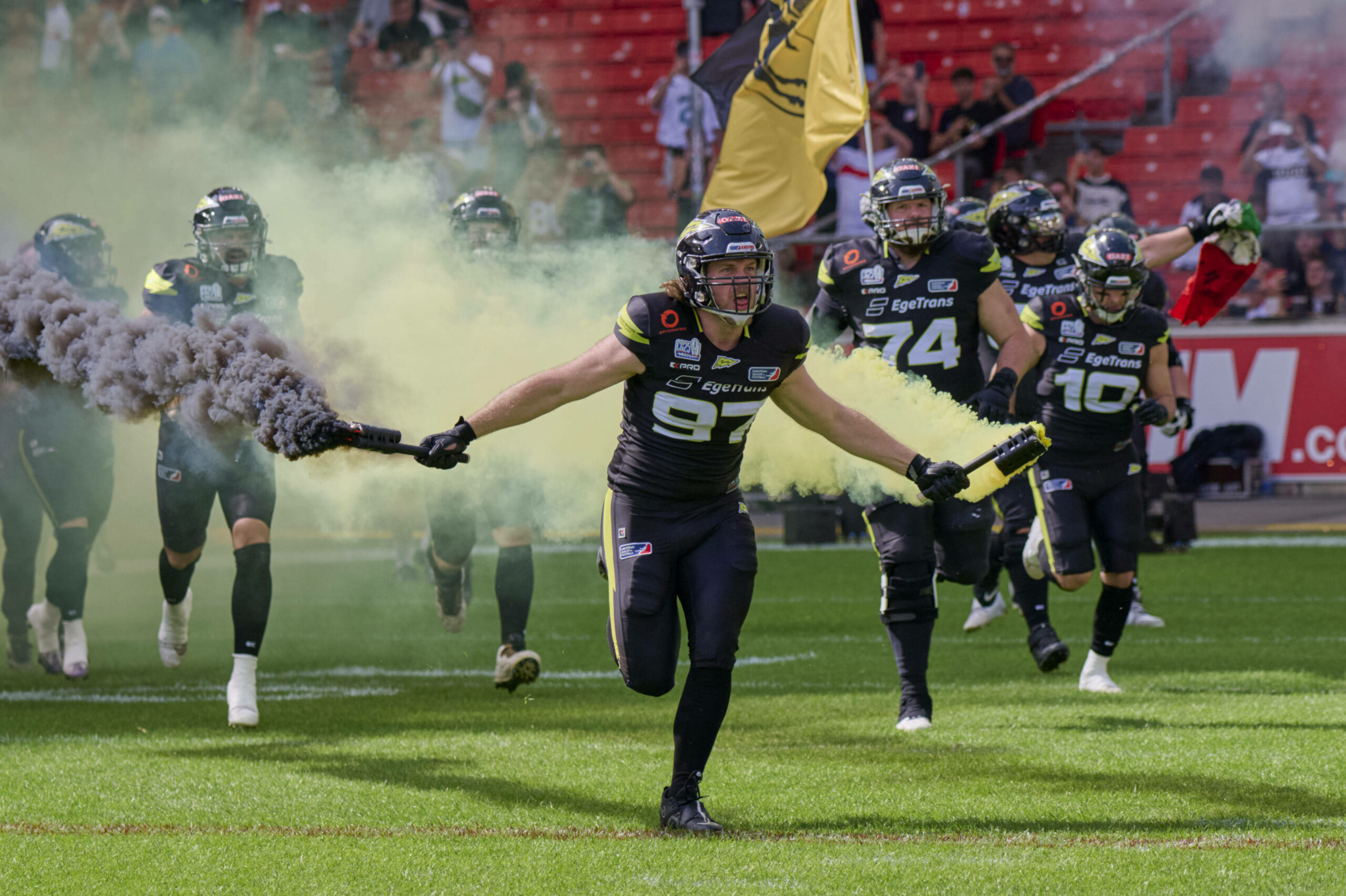 Spieler der Stuttgart Surge beim „Walk-Out“ des ELF-Championship-Games 2025