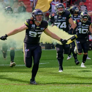 Spieler der Stuttgart Surge beim „Walk-Out“ des ELF-Championship-Games 2025