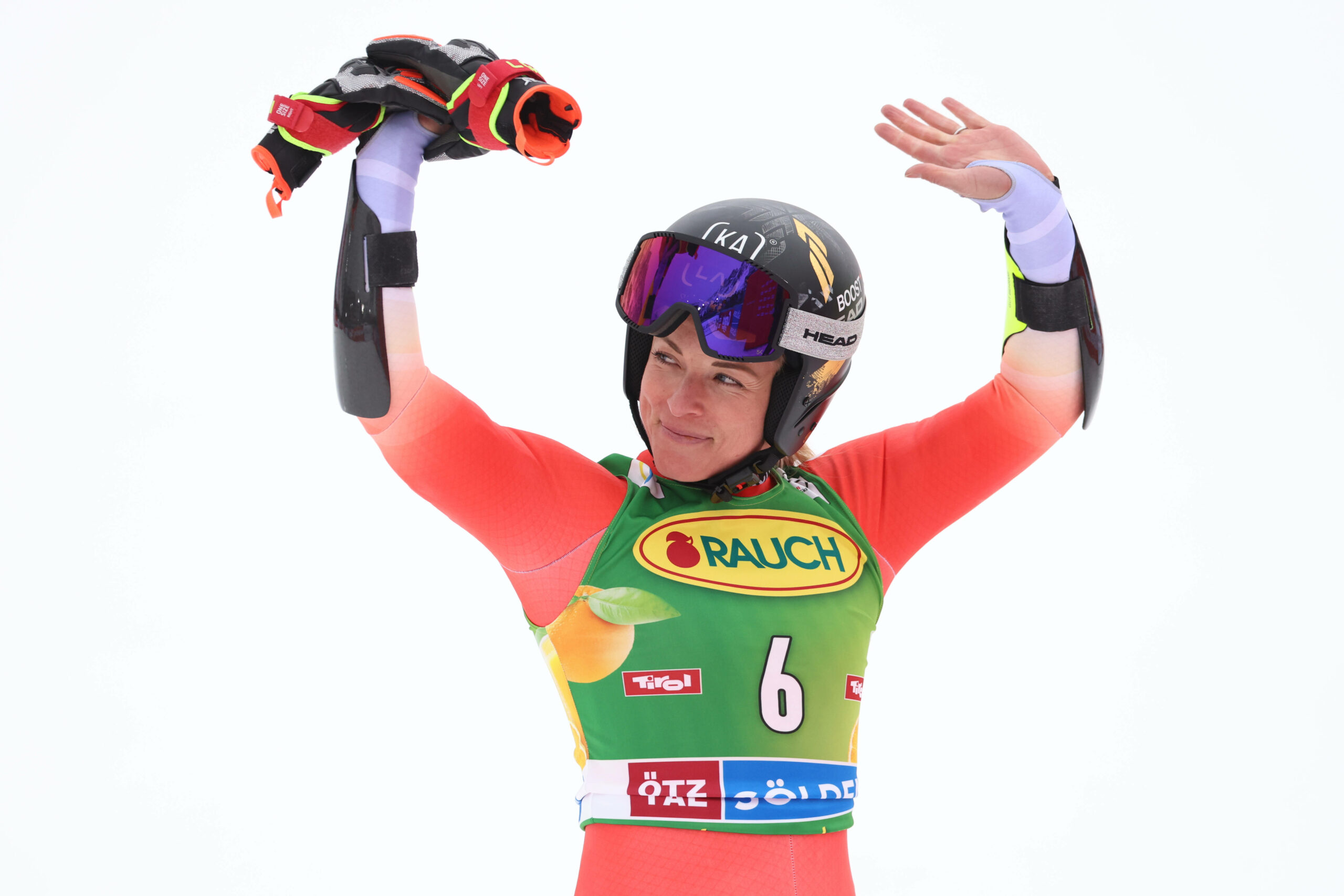 Lara Gut-Behrami winkt