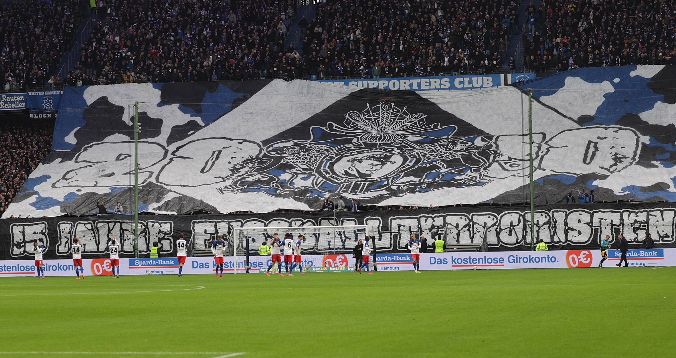 Die HSV-Fans und ihre Choreo vor dem Heimspiel gegen Dortmund