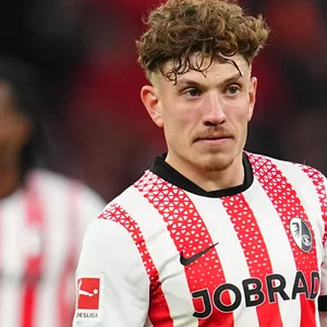 Philipp Treu schaut leicht skeptisch.