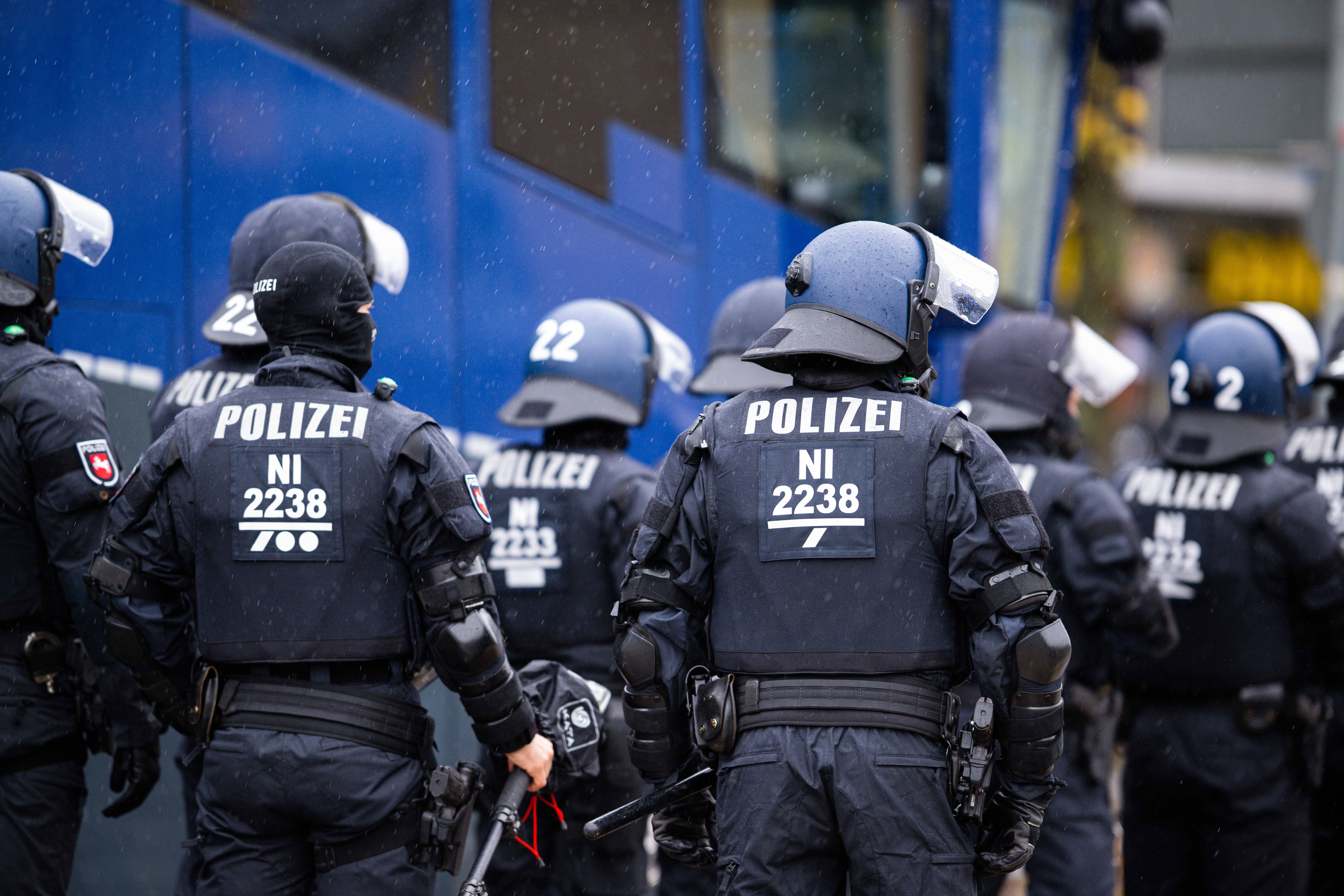 Polizisten beim Hannover-Spiel