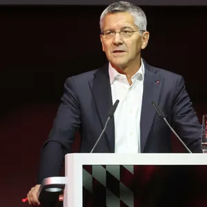 Herbert Hainer, Präsident des FC Bayern München, spricht auf der Mitgliederversammlung des Vereins