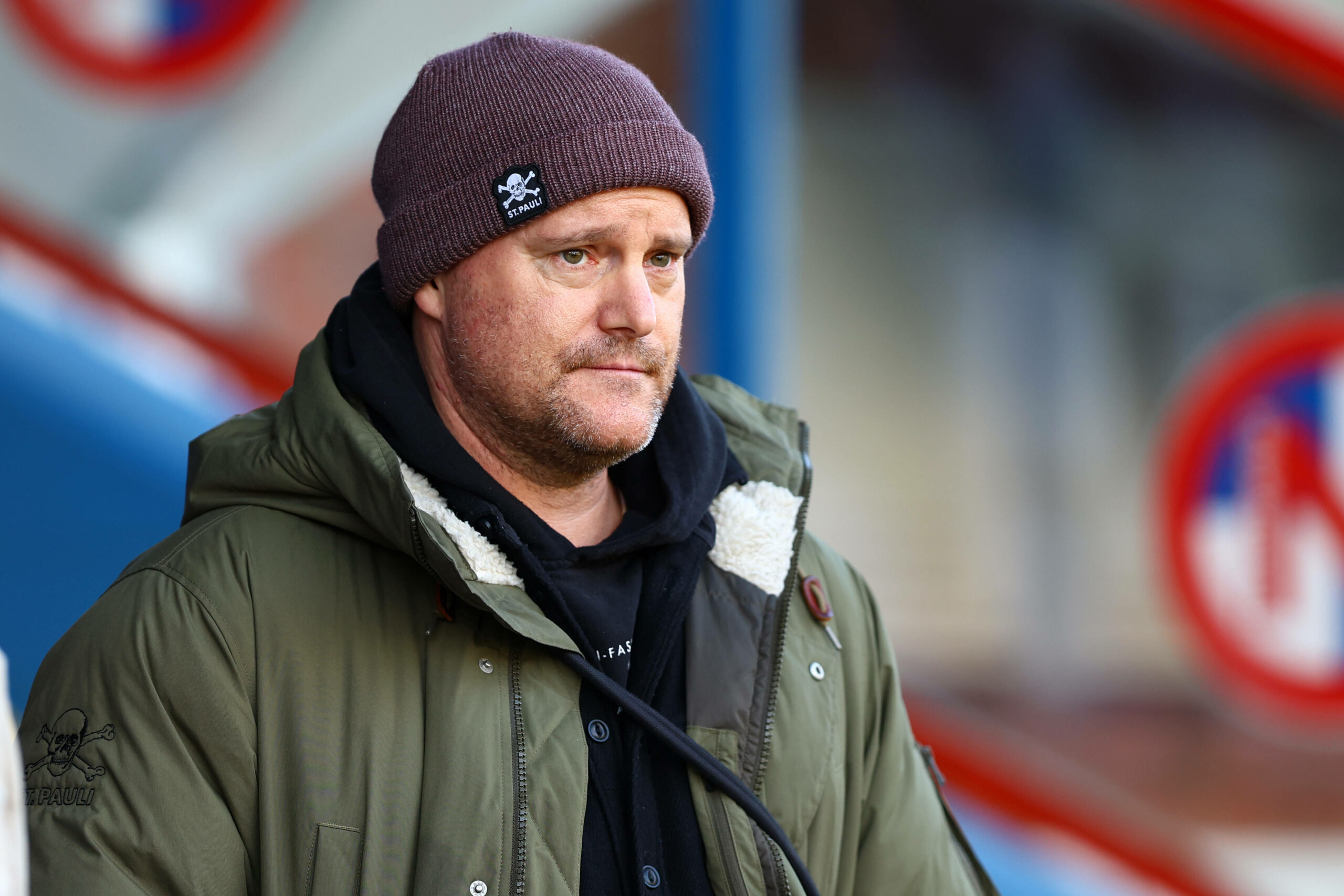 Oke Göttlich mit Mütze