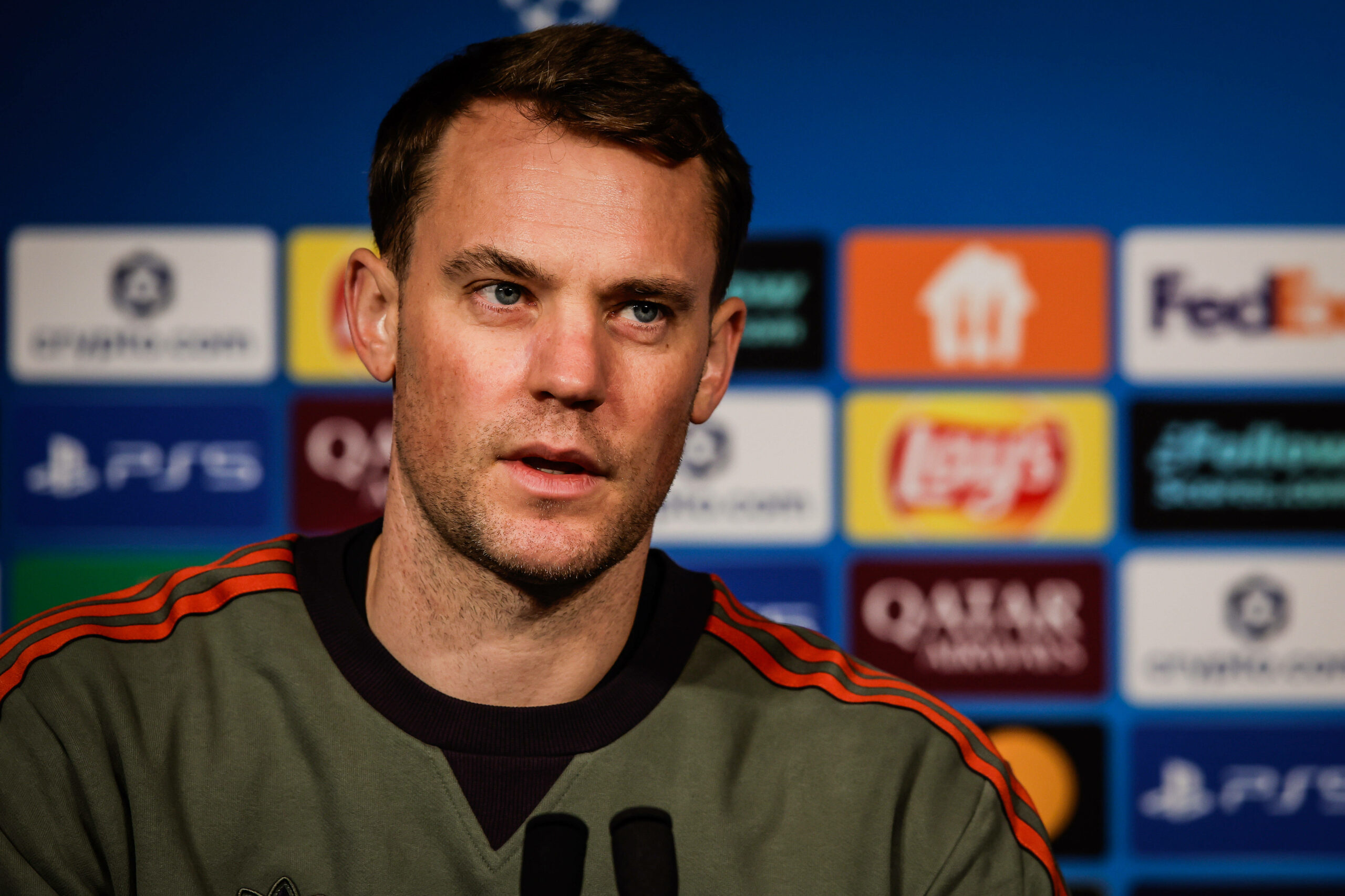 Manuel Neuer auf der Pressekonferenz vor dem PSG-Spiel.
