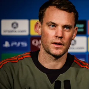 Manuel Neuer auf der Pressekonferenz vor dem PSG-Spiel.
