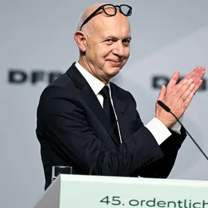 DFB-Präsident Bernd Neuendorf glücklich nach seiner Wiederwahl