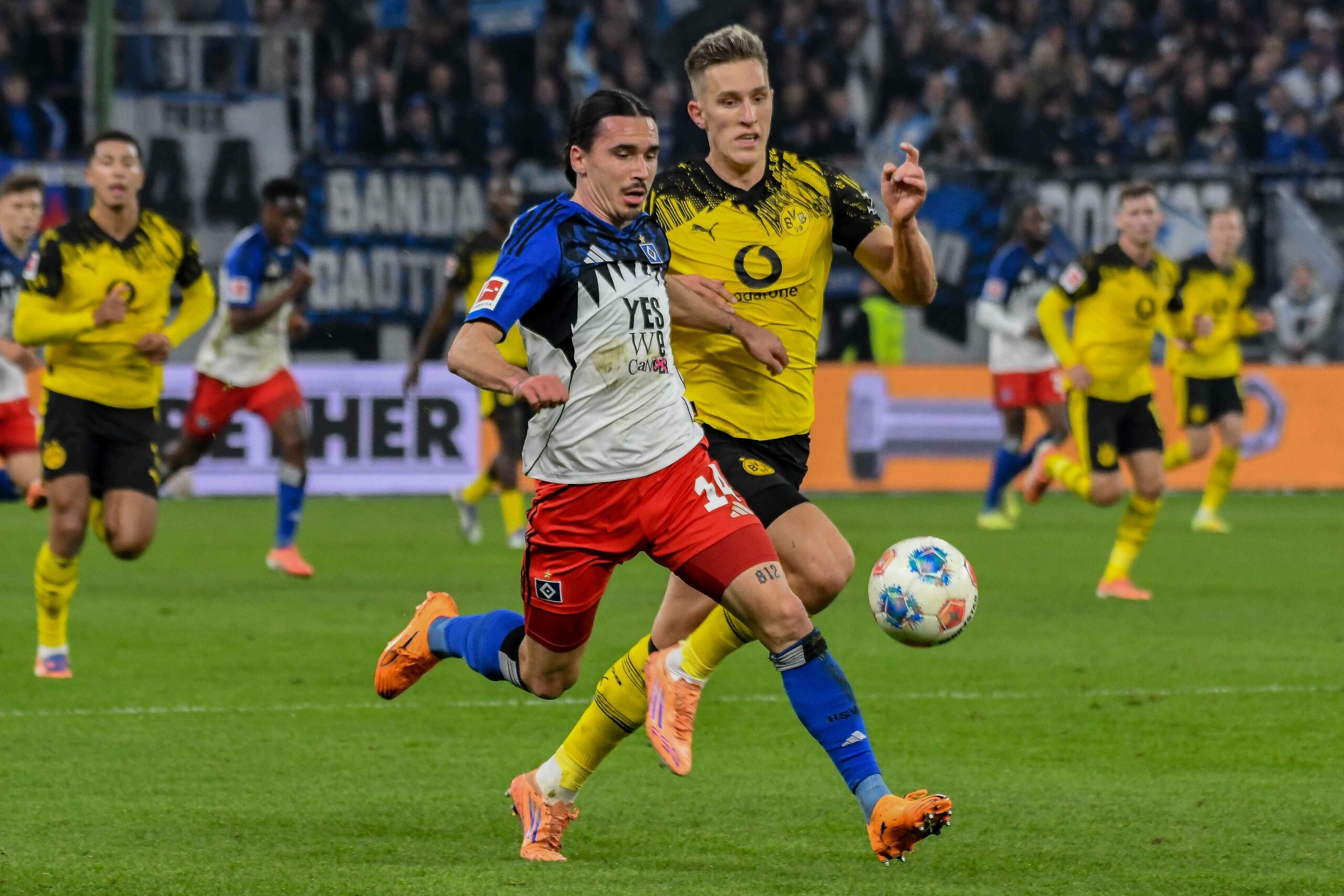 Rayan Philippe gegen den Dortmunder Nico Schlotterbeck