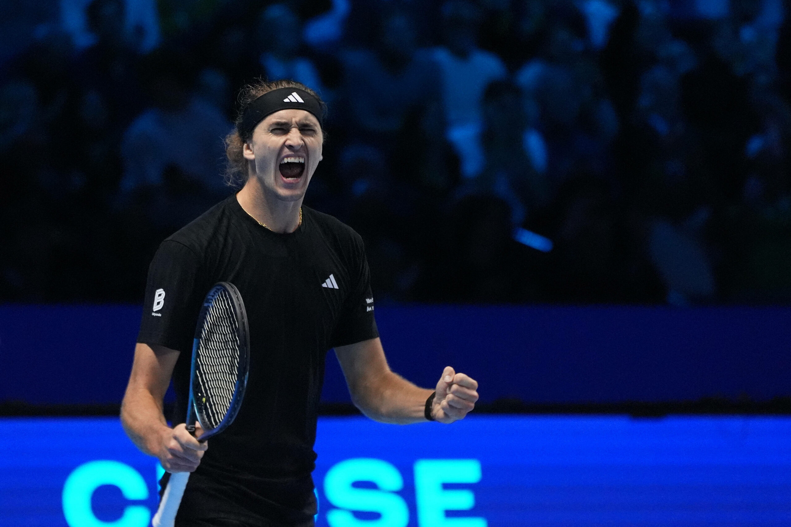 Alexander Zverev schreit nach seinem Auftaktsieg bei den ATP-Finals seine Freude heraus