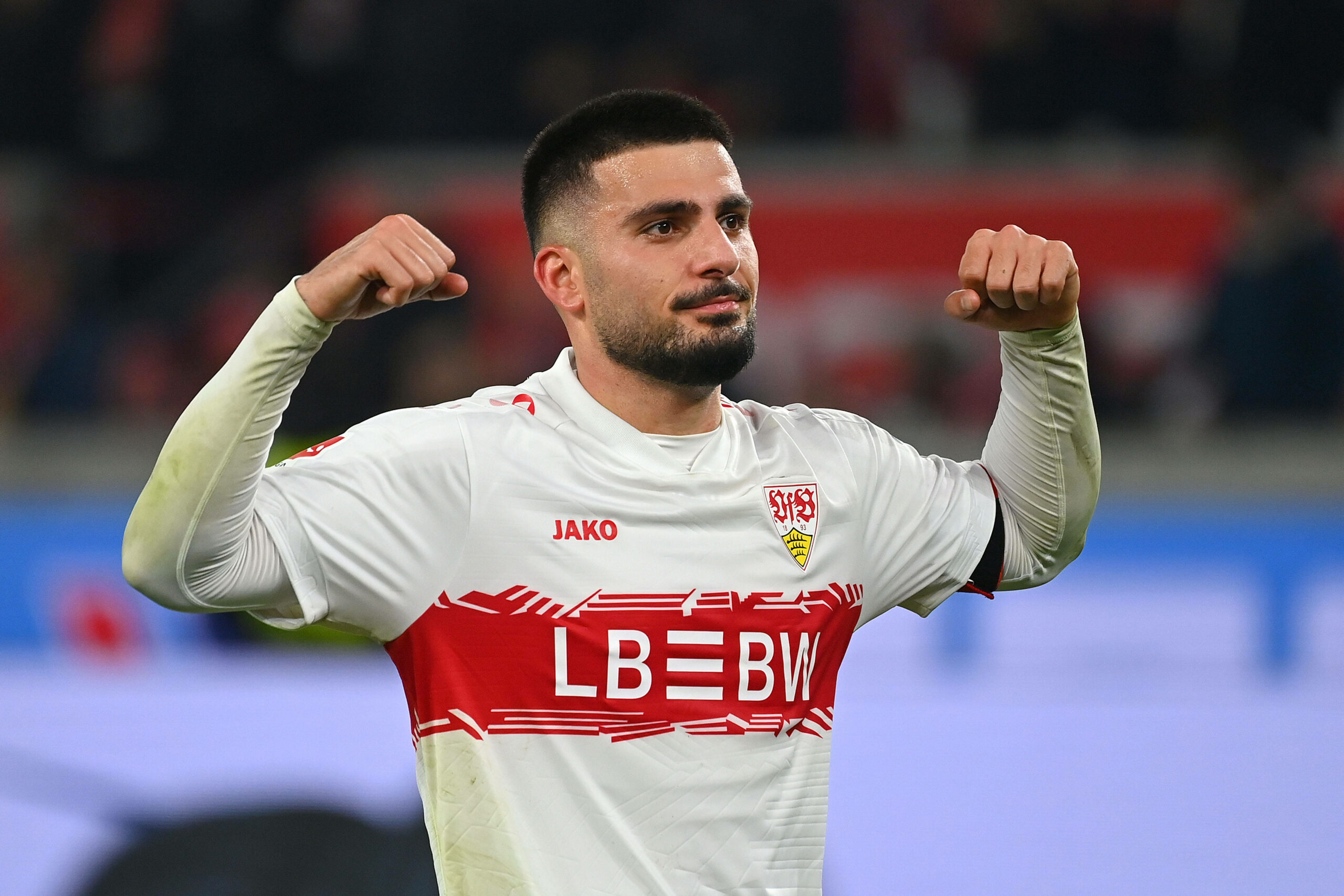 Nationalstürmer Deniz Undav jubelt im Trikot des VfB Stuttgart