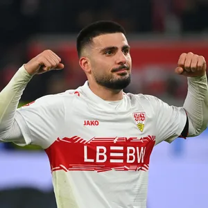 Nationalstürmer Deniz Undav jubelt im Trikot des VfB Stuttgart