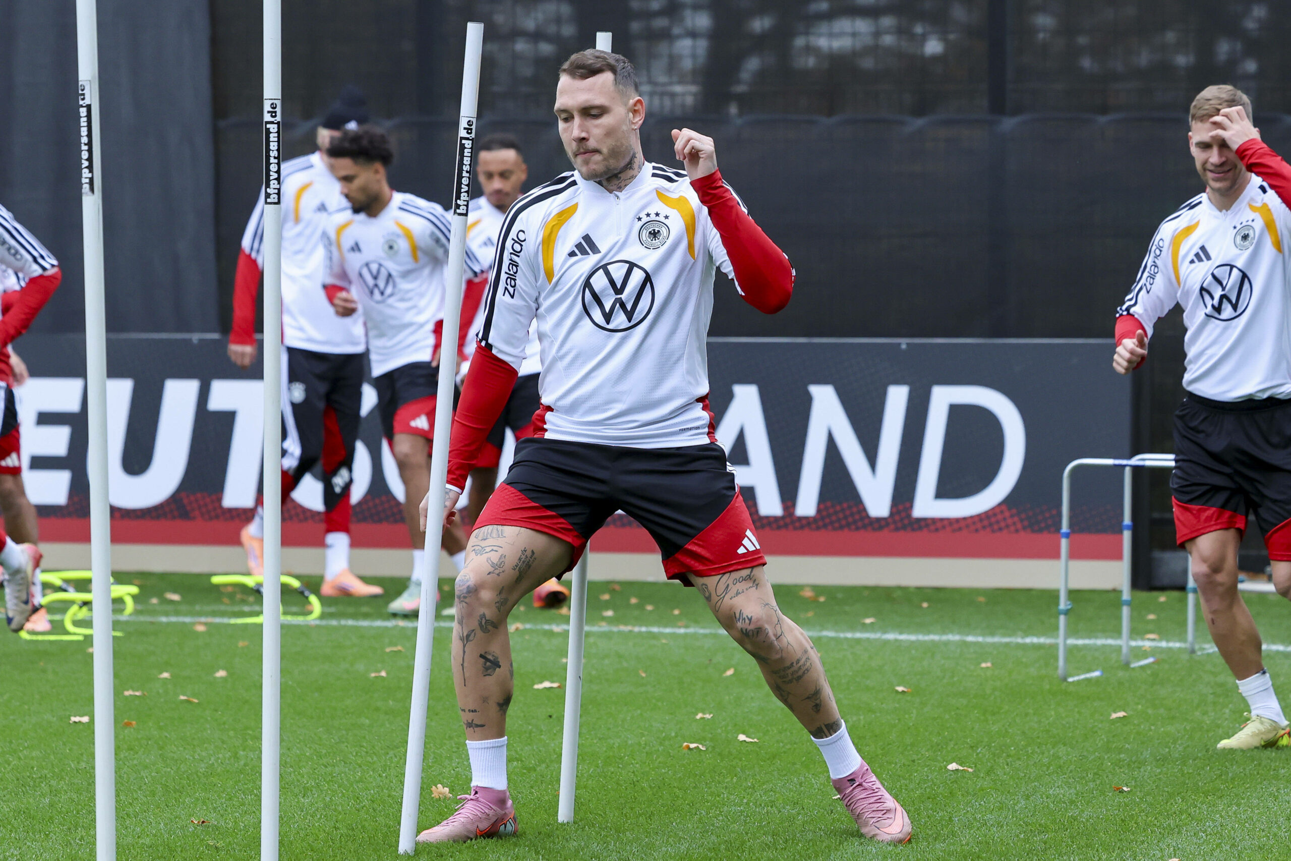 David Raum bereitet sich mit dem DFB auf die beiden letzten Quali-Spiele vor.