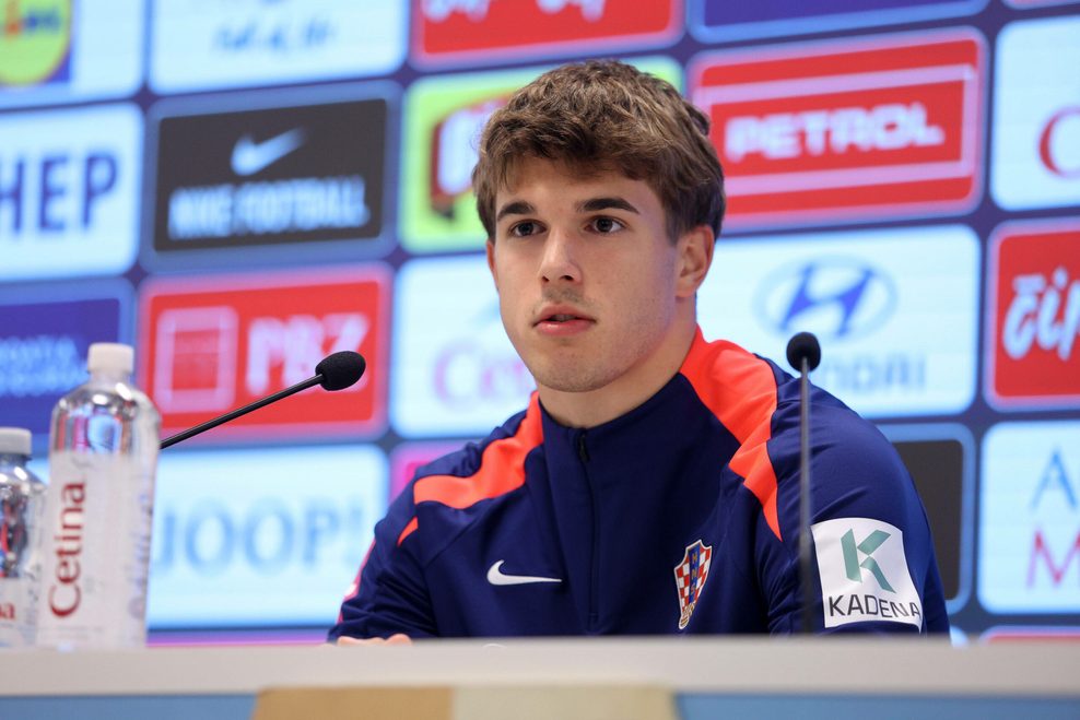 Luka Vuskovic sprach auf einer Pressekonferenz des kroatischen Verbandes über den HSV.
