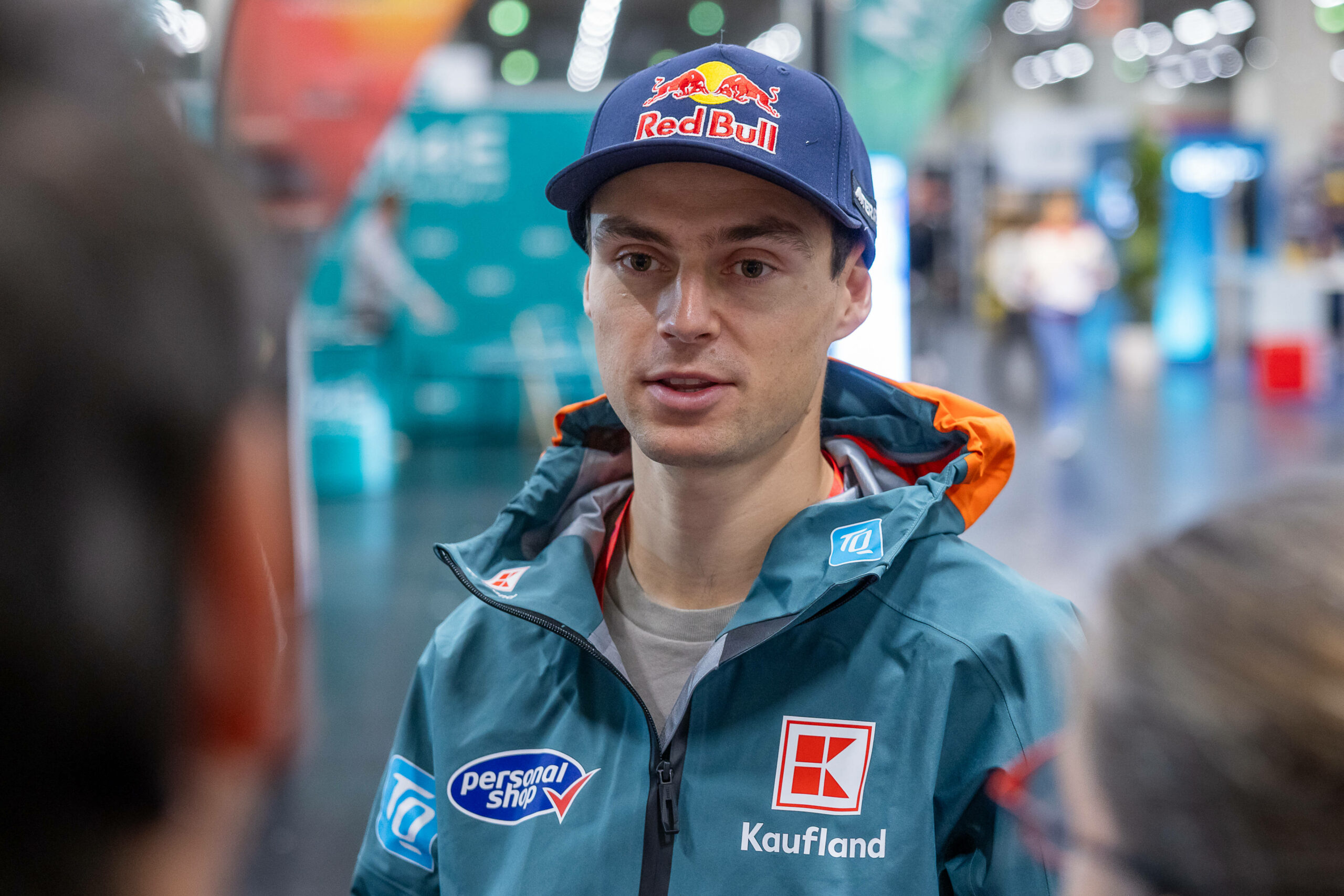 Vinzenz Geiger in Red Bull Montur.