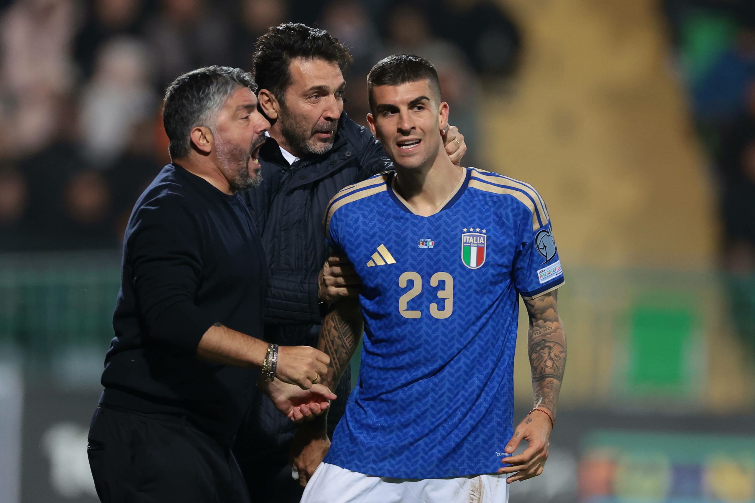 Gennaro Gattuso und Gianluigi Buffon reden auf Gianluca Mancini ein