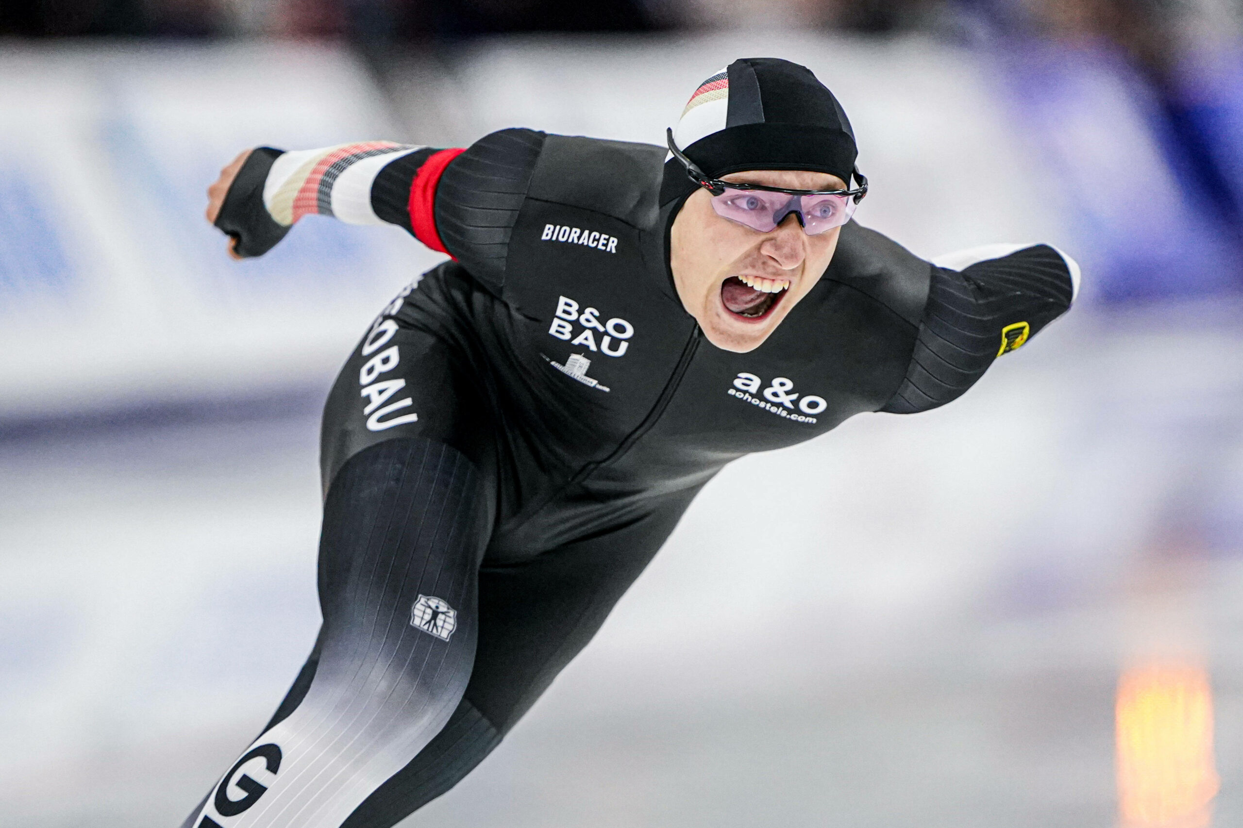Finn Sonnekalb beim Eisschnelllauf