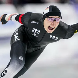 Finn Sonnekalb beim Eisschnelllauf