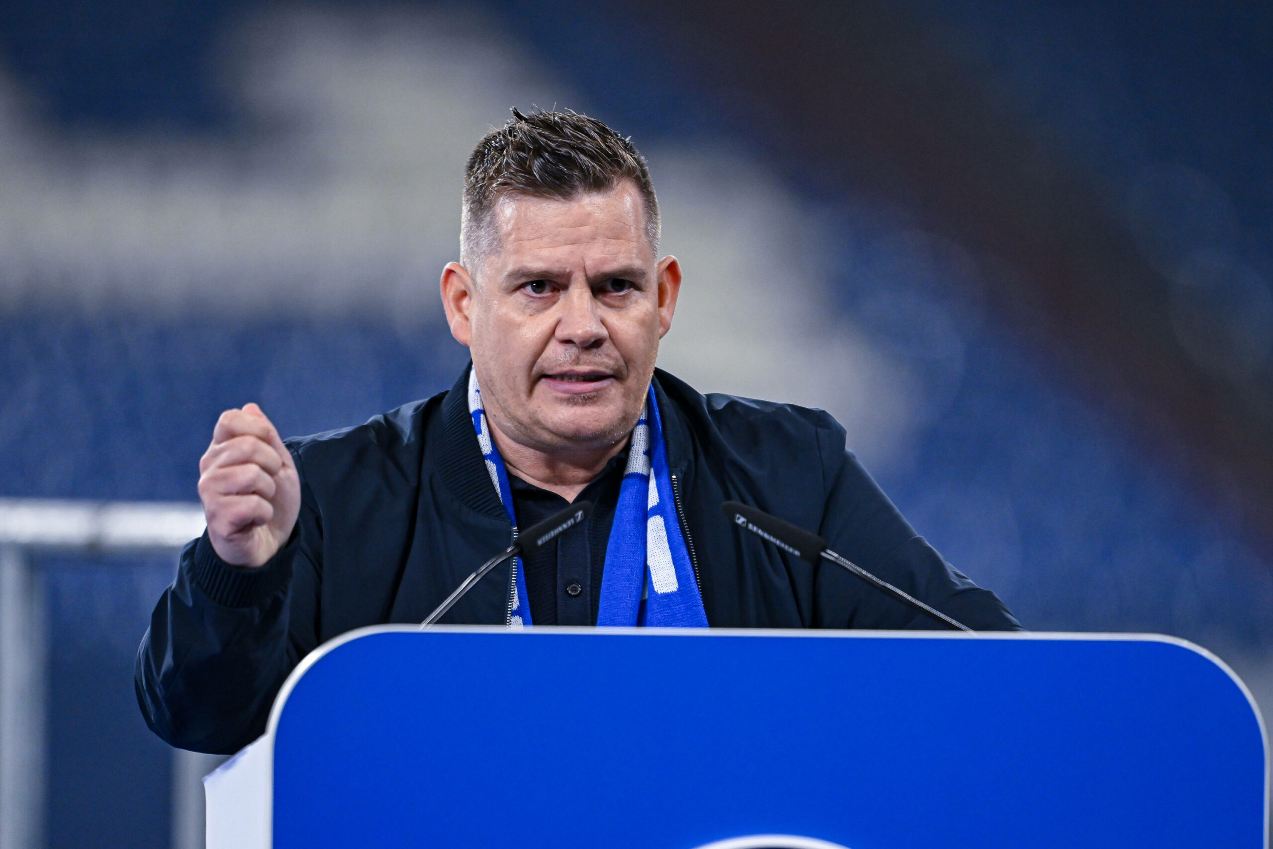 Raphael Brinkert auf der Mitgliederversammlung von Schalke 04