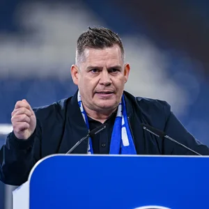 Raphael Brinkert auf der Mitgliederversammlung von Schalke 04