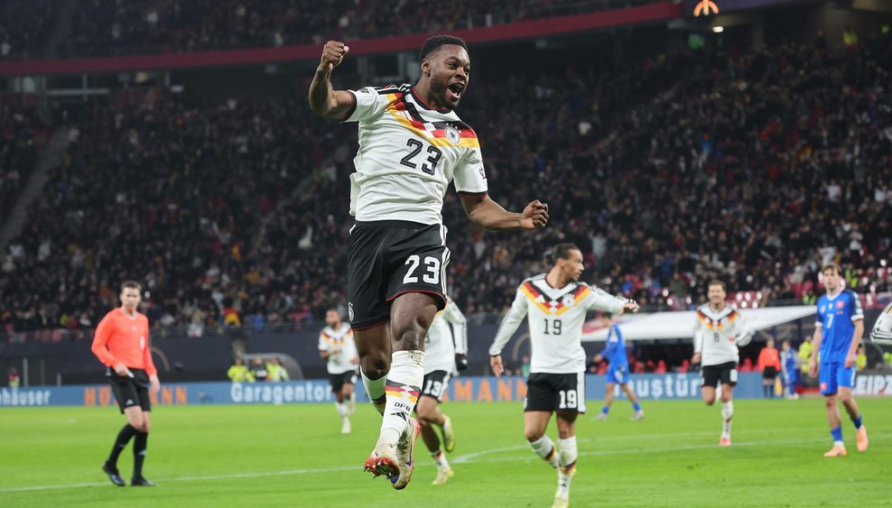 Ridle Baku bejubelt ein Tor für Deutschland