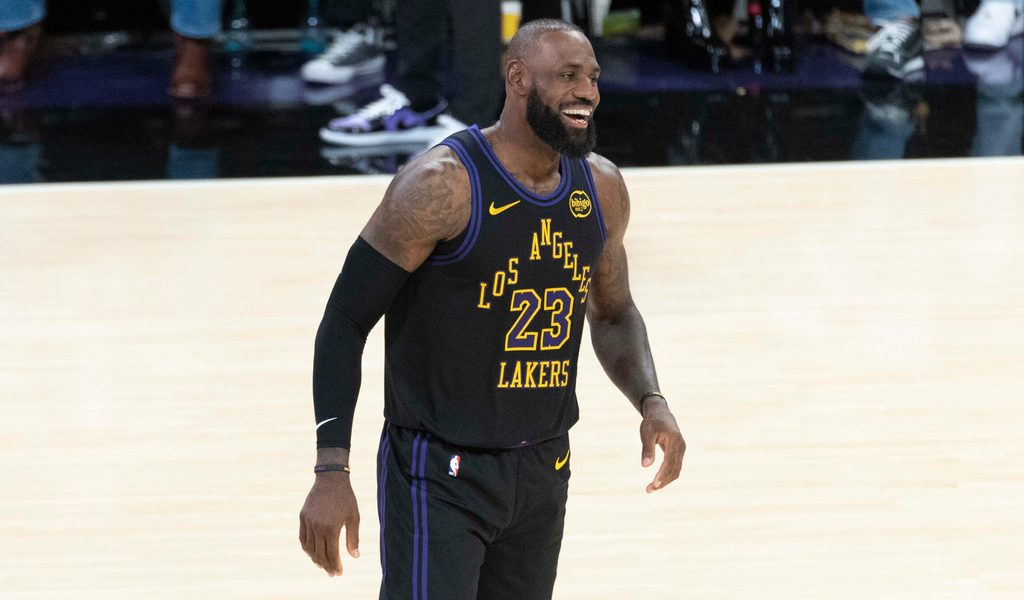 james-knackt-bei-saisondeb-t-den-n-chsten-rekord-und-spricht-bers-aufh-ren