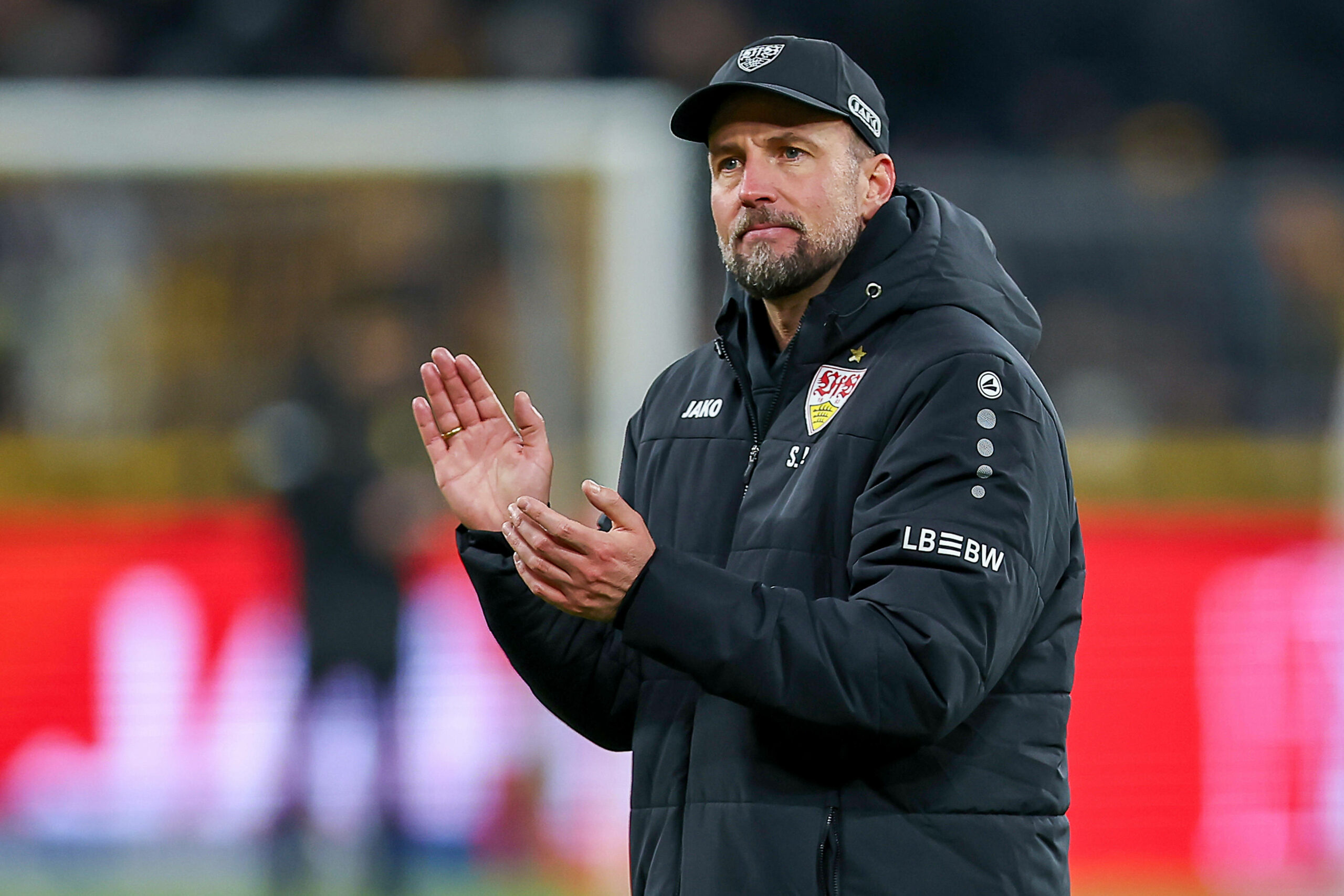 VfB-Trainer Sebastian Hoeneß will in Hamburg den nächsten Sieg.