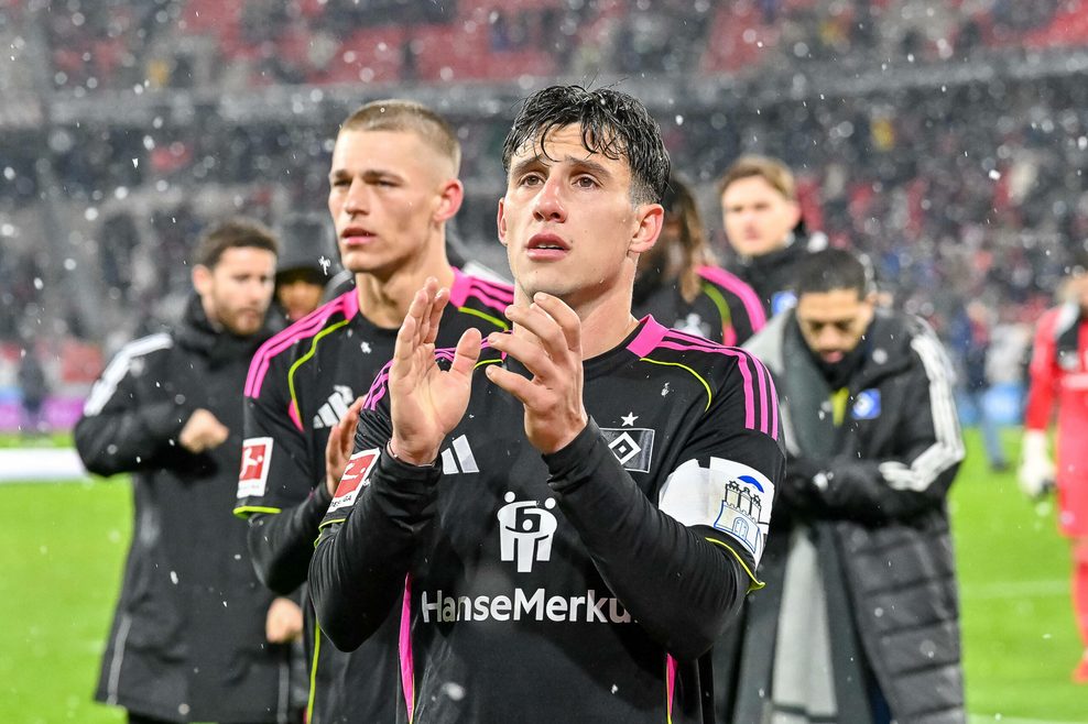 Nicolas Capaldo, hier nach dem Spiel in Freiburg, dürfte für den HSV auch gegen Leverkusen starten.