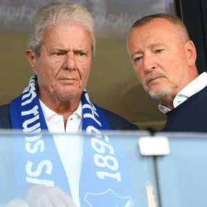 Dietmar Hopp und Roger Wittmann auf der Tribüne