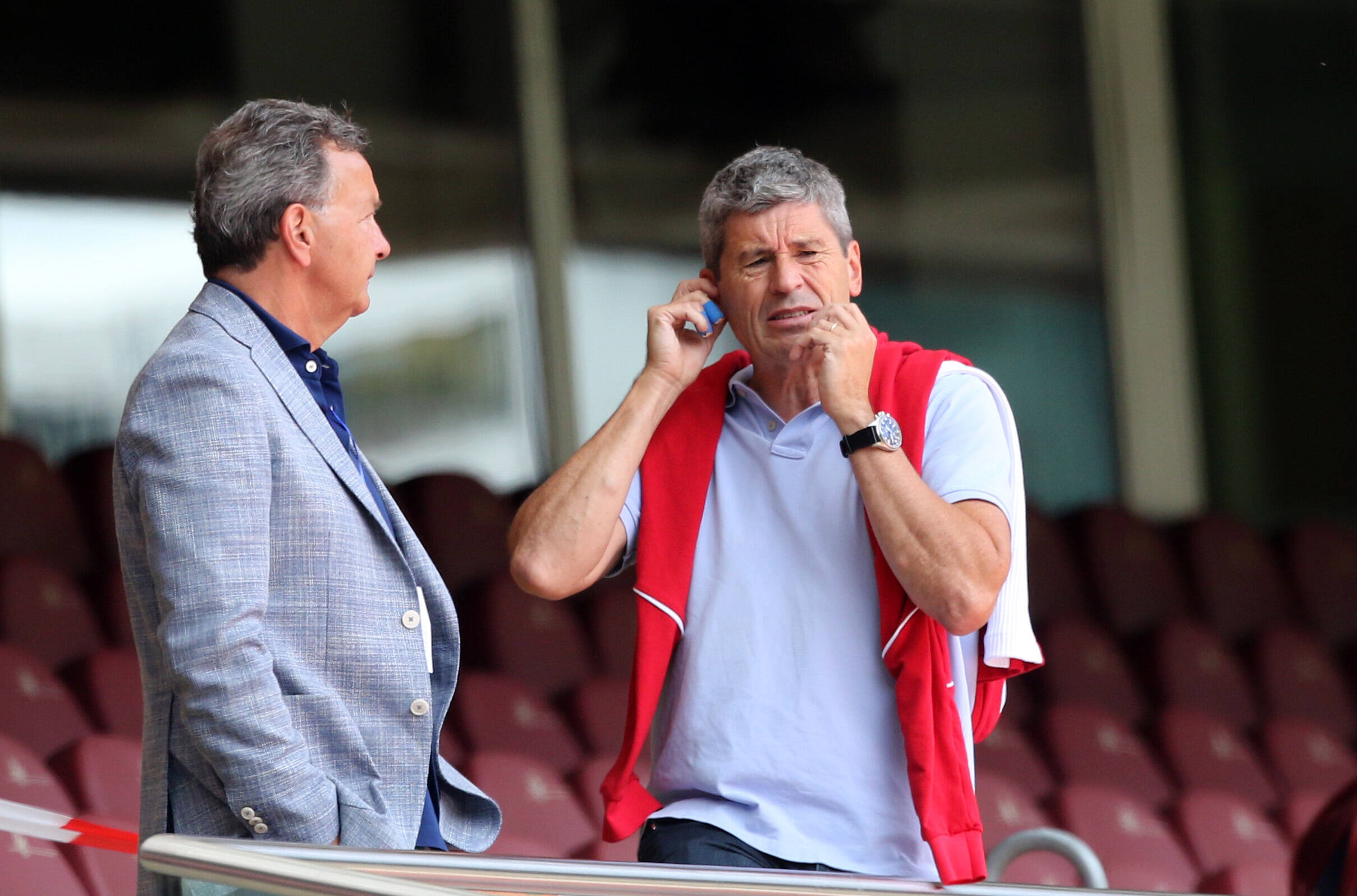 Der frühere Top-Schiedsrichter Markus Merk auf der Tribüne