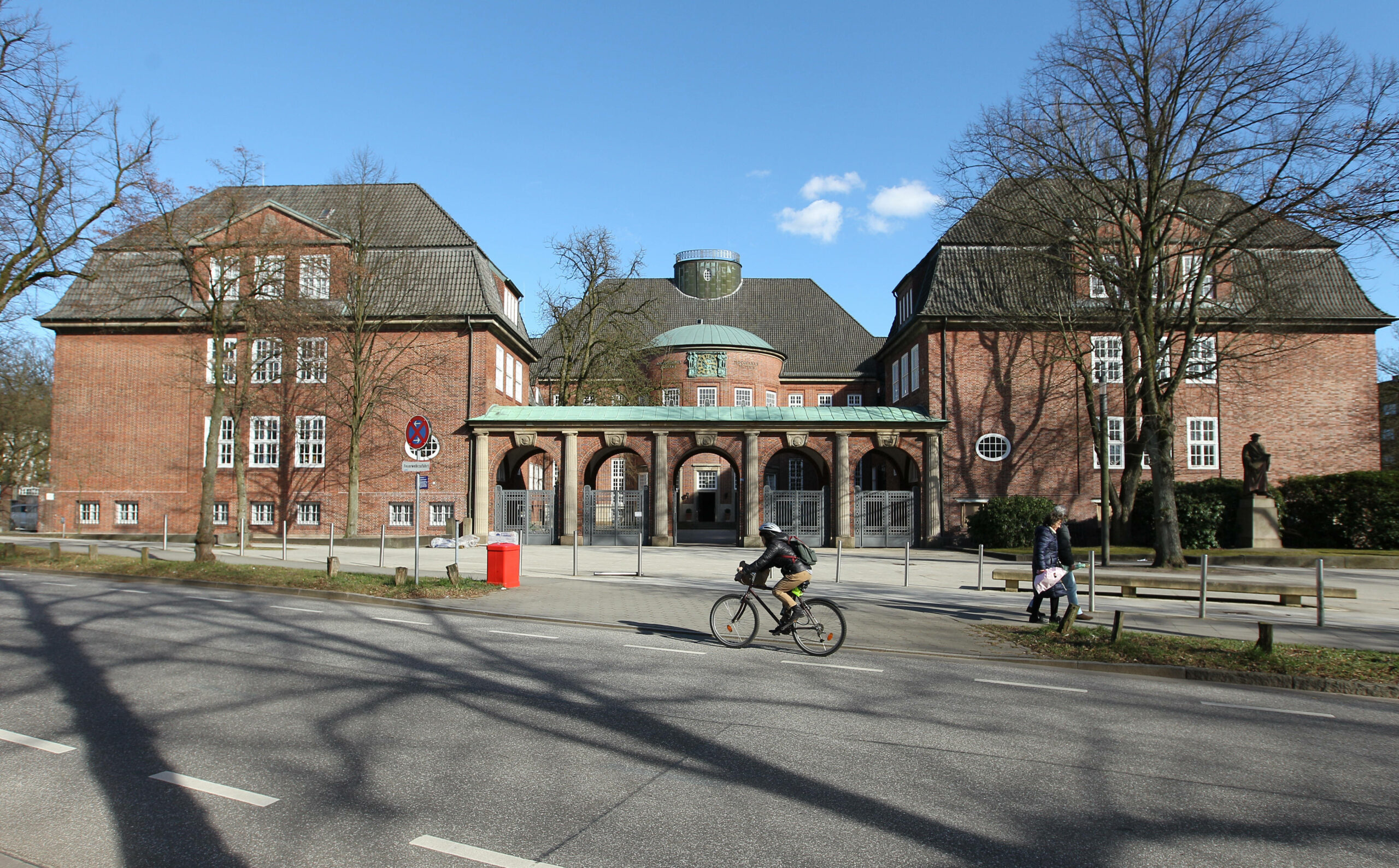 Die Maria-Louisen-Straße in Winterhude soll bereits seit Jahren für den Radverkehr umgebaut werden – doch die Pläne stocken.