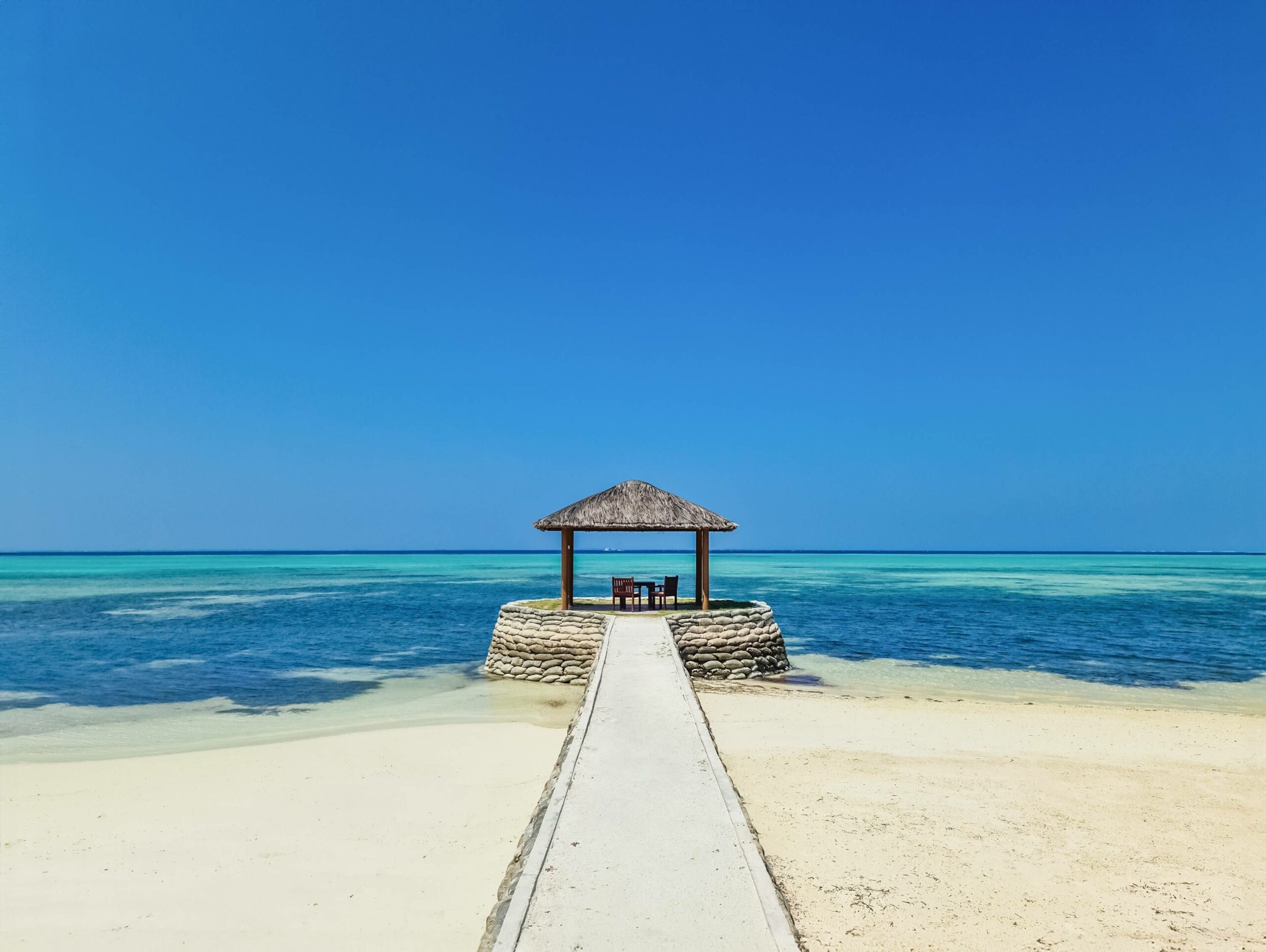 Urlaubsparadies bald rauchfrei? Die Malediven haben ein neues Gesetz eingeführt, dass den Kauf und Konsum von Tabakprodukten für Menschen, die ab 2006 geboren sind, verbietet.