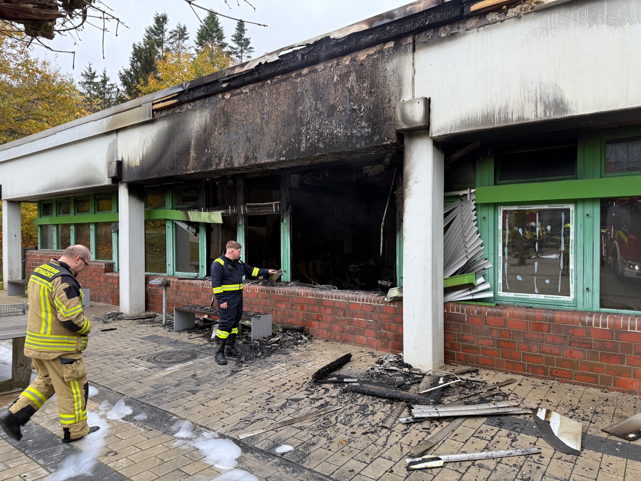 Ein angebranntes Gebäude