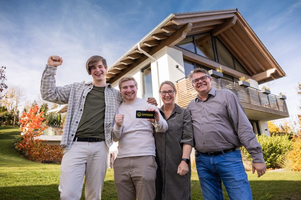 Jonas Groth (2v.l.) aus dem Kreis Segeberg mit seiner Familie. D