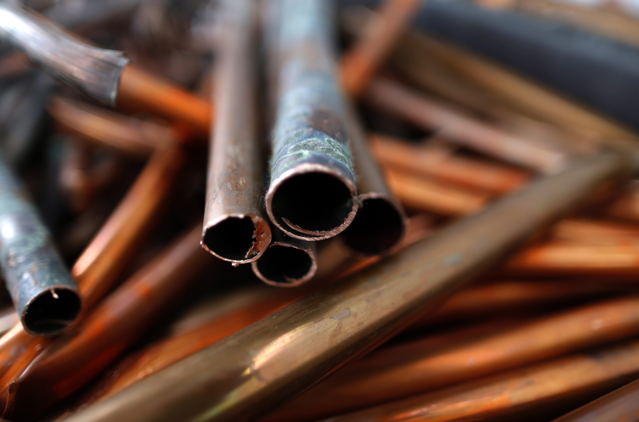 Kupferrohre bei einem Schrotthändler (Symbolbild).