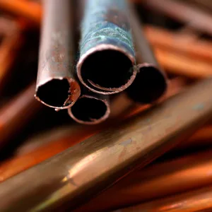 Kupferrohre bei einem Schrotthändler (Symbolbild).