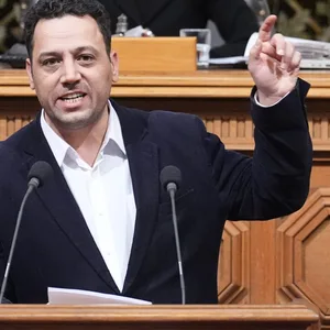 Deniz Celik (Die Linke) während einer Sitzung der Hamburgischen Bürgerschaft (Archivbild).