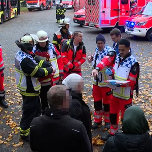 Feuerwehr und Rettungsdienst waren mit einem Großaufgebot im Einsatz.
