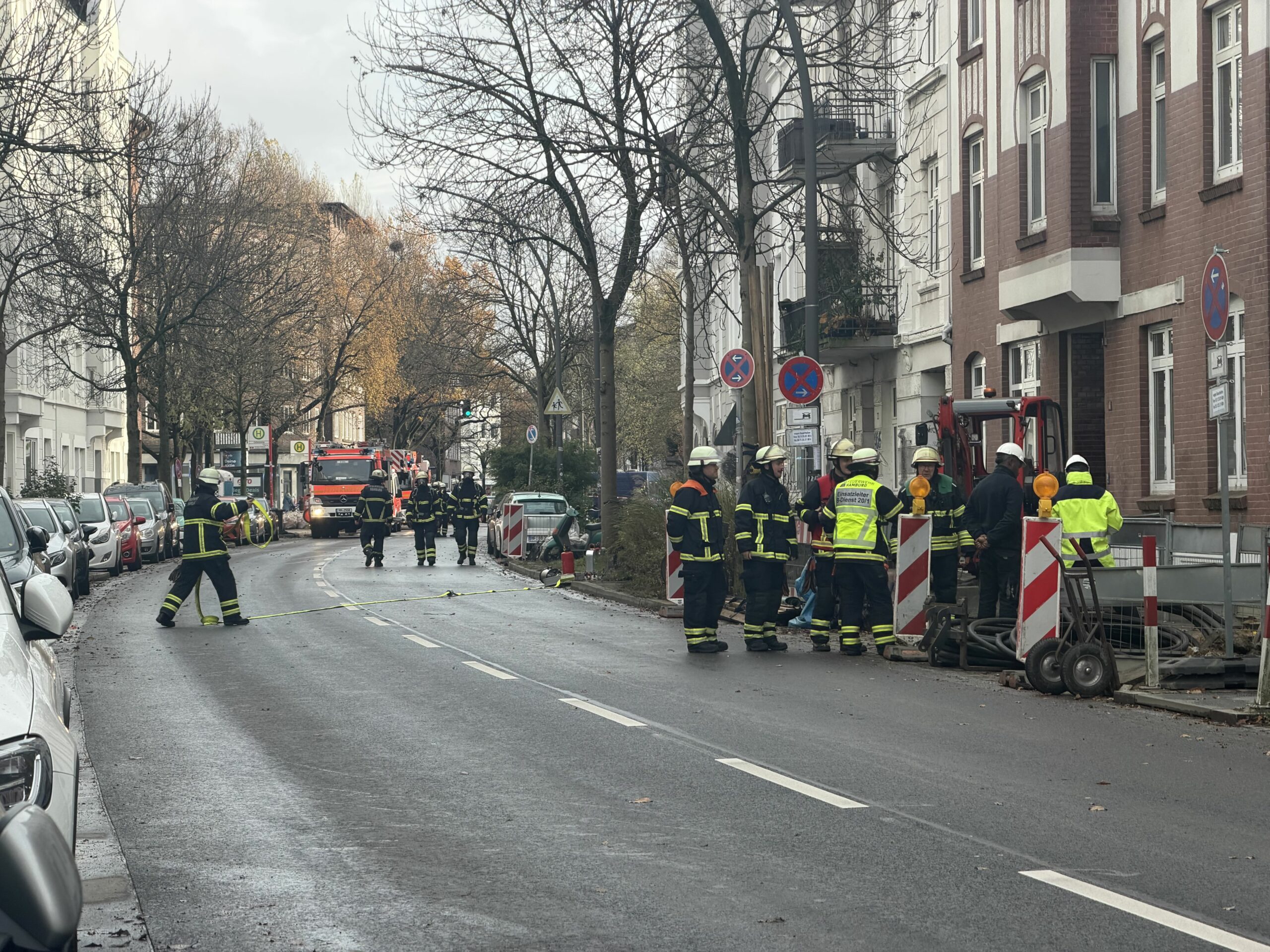 Der Bahrenfelder Steindamm wurde während des Einsatzes an der beschädigten Gasleitung gesperrt.