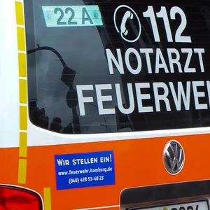 Mann in Barmbek-Nord angefahren und lebensgefährlich verletzt – Polizei sucht Zeugen