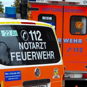Mann in Barmbek-Nord angefahren und lebensgefährlich verletzt – Polizei sucht Zeugen