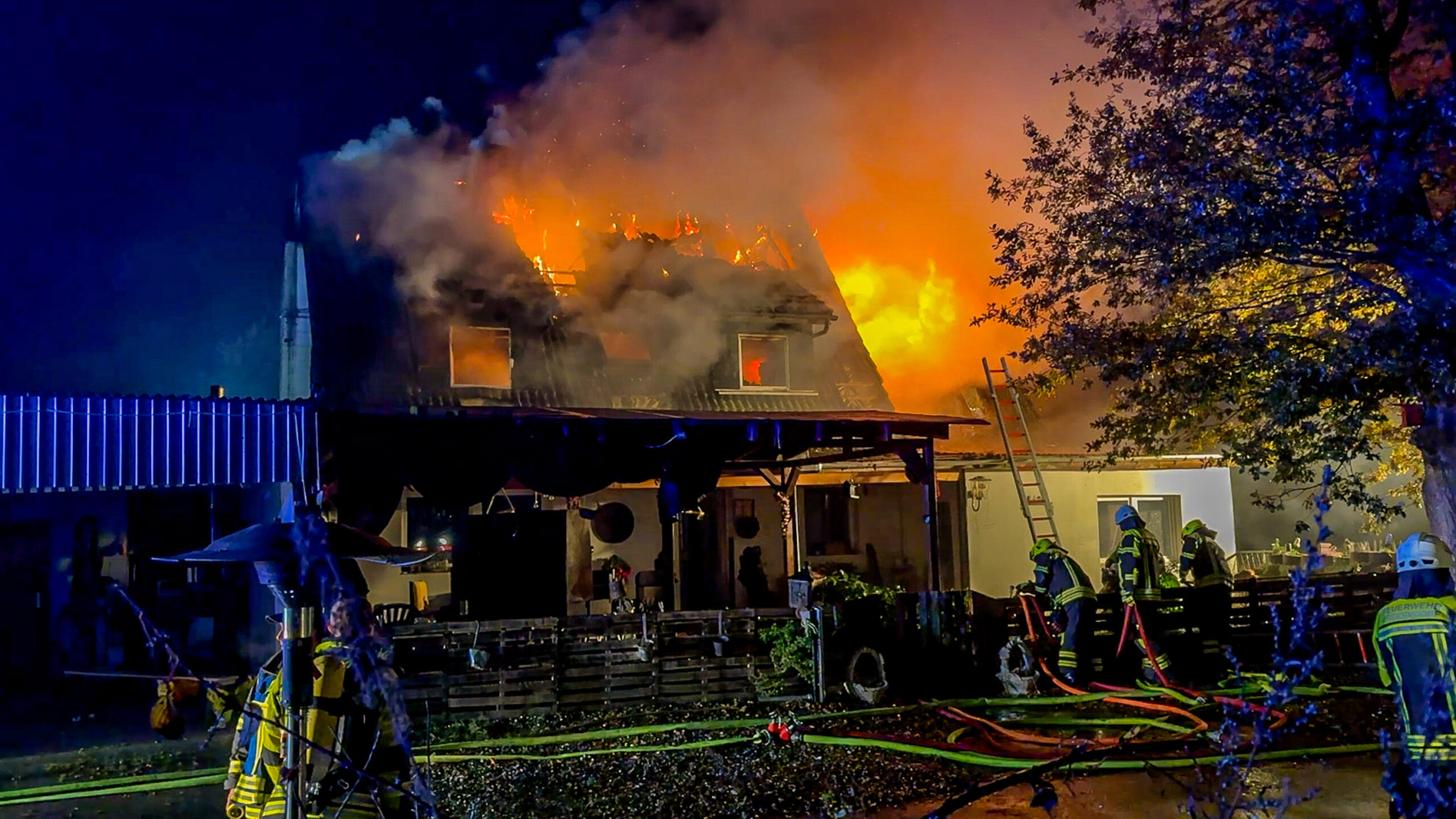 Das Feuer fraß sich blitzschnell durch den Dachstuhl.