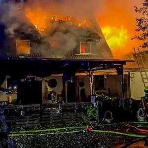 Das Feuer fraß sich blitzschnell durch den Dachstuhl.