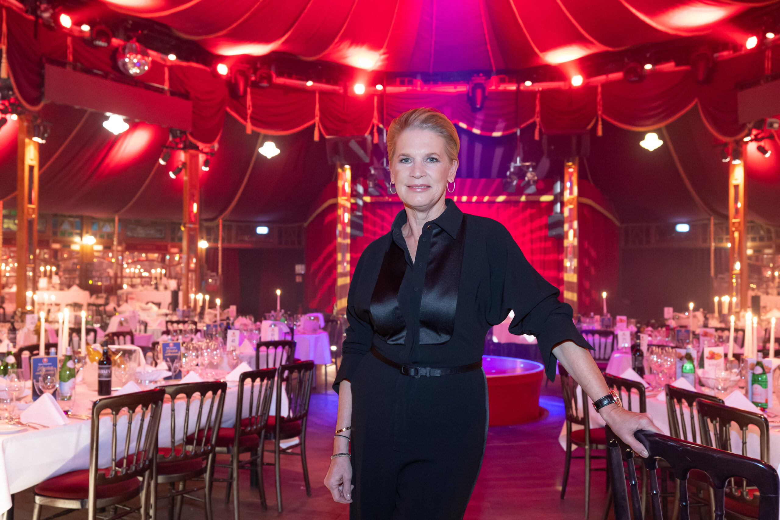 Cornelia Poletto im Zelt - noch ohne Publikum