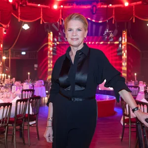 Cornelia Poletto im Zelt - noch ohne Publikum